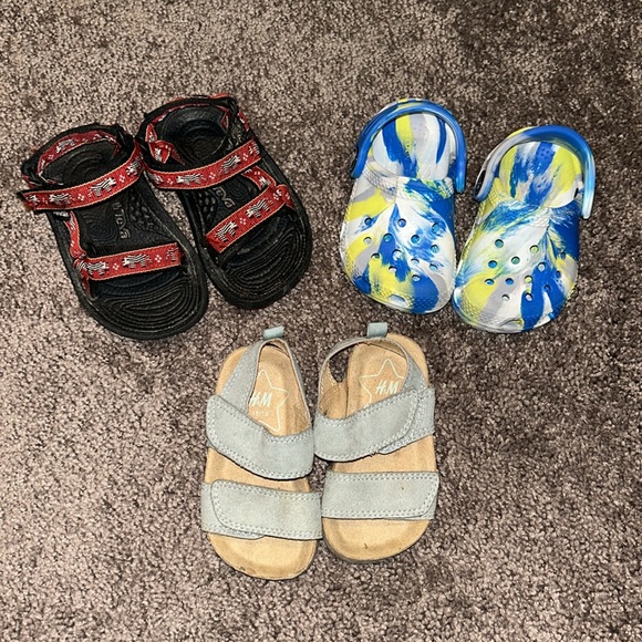 Babyboy size 4 Teva sandals, crocs & H&M sandals bundle! - Picture 1 of 5